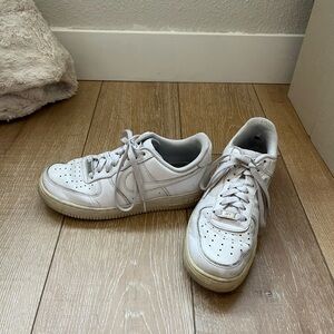 White Nike Airforce 1